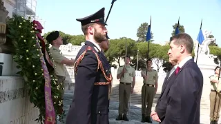 Avvicendamento del capo della Polizia - la cerimonia all'Altare della Patria