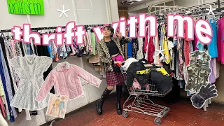 THRIFT WITH ME // buying my *SNOW GIRL* wardrobe at a *CHEAP* thrift store!!!