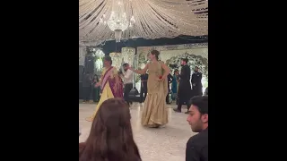 Hania Amir crazy dance at wedding 🥳🥳|Nai jaana song performance 🤩 #shots