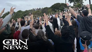 'The Biggest Water Baptism' in US History? 4,166 Baptized at Historic Beach from Jesus Movement