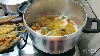 muqueca de peixe xerelete ao leite de coco com molho de camarão!