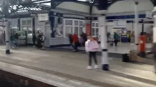 *MUST WATCH!* LNER Azuma passes through Stirling station at 45 mph.