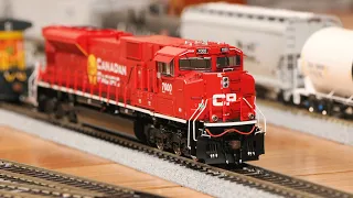 Athearn HO Scale CP SD70ACU Unboxing