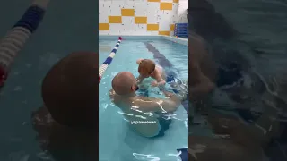 Что делать если ребенок плачет на первом занятии? #fun #sport #swimming #детскоеплавание