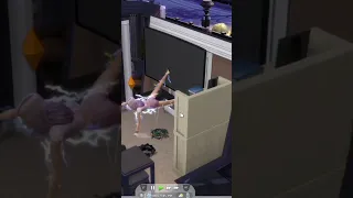 The Sims 4: Household member dies from electrocution soon as I switch to them