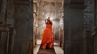 Badi mushkil 🤫🏵️ #dance #reels #viral #bollywood #reels #kaisahaiyehrishtaanjana #shortsvideo