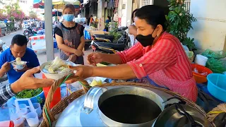 Cambodian Breakfast, Delicious Rice Noodles with Fish Gravy (Num Banhchok) - Phnom Penh Street Food