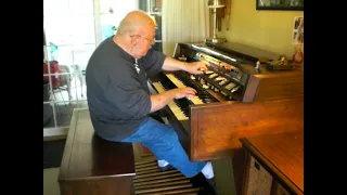 Mike Reed plays "Hey there, Lonely Girl" on his Hammond Organ