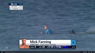 Mick Fanning attaqué par un requin sur le J-Bay Open