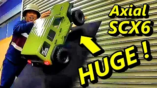 What a HUGE! The All New Axial SCX6 ! This beast is really fun.