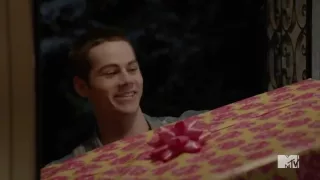 Teen Wolf - Stiles tries to give Lydia her birthday present