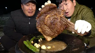 BIG SIZE!! 2KG TOMAHAWK STEAK on a cauldron lid!! - Mukbang eating show