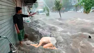 Streets submerged after record storm! Flooding in Bangkok, Thailand