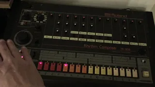 Roland TR-808 vs CR-8000