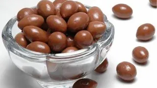 Homemade Cadbury Nutty Chocolate Recipe।How to make Chocolate Costed Almond।Christmas treats।