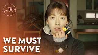 Park Shin-hye leaps into danger to get to Yoo Ah-in | #Alive [ENG SUB]