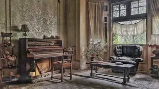 ABANDONED AND HIDDEN IN THE WOODS - MILLIONAIRES INTOUCHED ABANDONED HOUSE FROZEN IN TIME