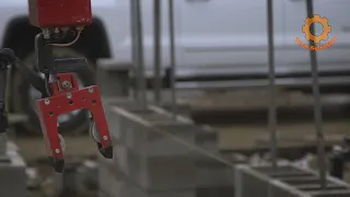 Amazing Robot Bricklayer from America