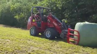 Toyo KU 836 mit Ballenzange