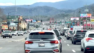 Pigeon Forge - Sunday is Still BUSY!   Big Traffic & Crowd @ 4:45PM on February 19, 2023