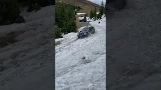Jeep Grand Cherokee WJ crossing snow mountain pass