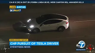 Chase: Driver in Tesla with shredded tires leads CHP on pursuit in OC