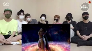 BTS reaction- ARIANA GRANDE GOD IS A WOMAN