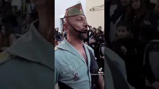 Legionario cantando en Alhaurín los mejores 💪