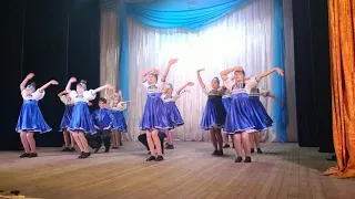 Видеозапись концертного номера "Эх, Россия" Исполняет танцевальный коллектив "Радуга детства"