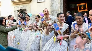 Cáritas "penja" su falla solidaria con la presencia de la Fallera Mayor de Valencia