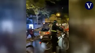 Un coche arrolla a un grupo de ciclistas durante una marcha a favor de Palestina en Madrid