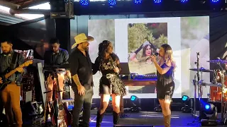 Rafaelle Nascimento Cantando para Edson Cadorini e Deia Cypri com a Banda Brega e Chic