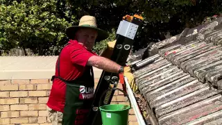 How to Clean Gutters - DIY at Bunnings