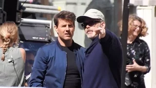 Tom Cruise and director Christopher McQuarrie on the Parisian set of the new Mission Impossible