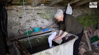 Rosa Gonçalves faz 100 anos e continua a lavar roupa e a alimentar as galinhas | Altominho TV