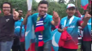 Malaysia election 2018: Mahathir Mohamad supporters celebrate victory