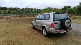 Suzuki Grand Vitara 2.7 V6 doing donuts