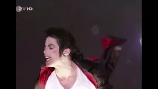 Michael Jackson Going onto the Crane - Live in Munich - Earth Song - History World Tour 1996-1997