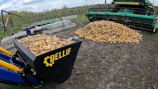 Домолочуєм кукурудзу 🌽. Втрати комбайна вражають.