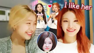 ITZY Yeji being Minju's fangirl