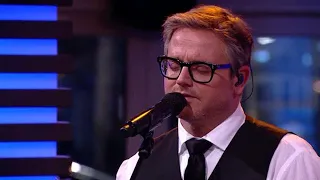 Guus Meeuwis ontroert met Toen Ik Je Zag - RTL LATE NIGHT