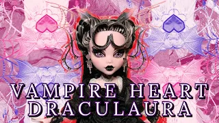 VAMPIRE HEART DRACULAURA IS HERE!! Monster High G1 Alumni Collector Doll Review & Unboxing!! 🩷🦇