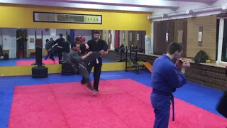 Защита с уходом с линии атаки от прямого ( мае ) ISSUGAI Jiu- jitsu