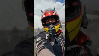 delhi to leh Ladakh ride on 100cc thodi masti ho gayi🤣 taglangla pass17582ft😰 #shorts #delhidcvlogs