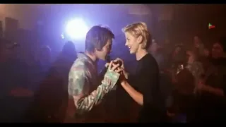 Ewan McGregor and Cameron Diaz singing and dancing in A Life Less Ordinary