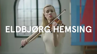 Eldbjørg Hemsing, digital concert in the studio of artist Irma Salo Jæger