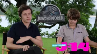 The Cast of "Jurassic World" Talk to J-14!