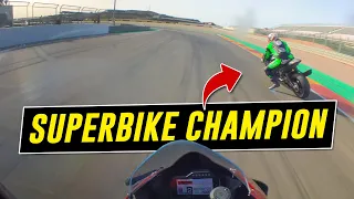 Ich fahre gegen einen SUPERBIKE CHAMPION! 😯