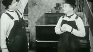 Laurel & Hardy - The Musical Box - final scene