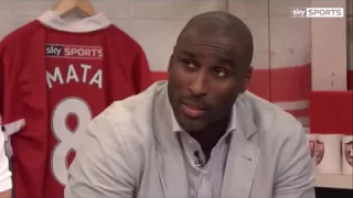 Pep, Owen, Stam, Sven, Sol Campbell & Andy Cole on Paul Scholes